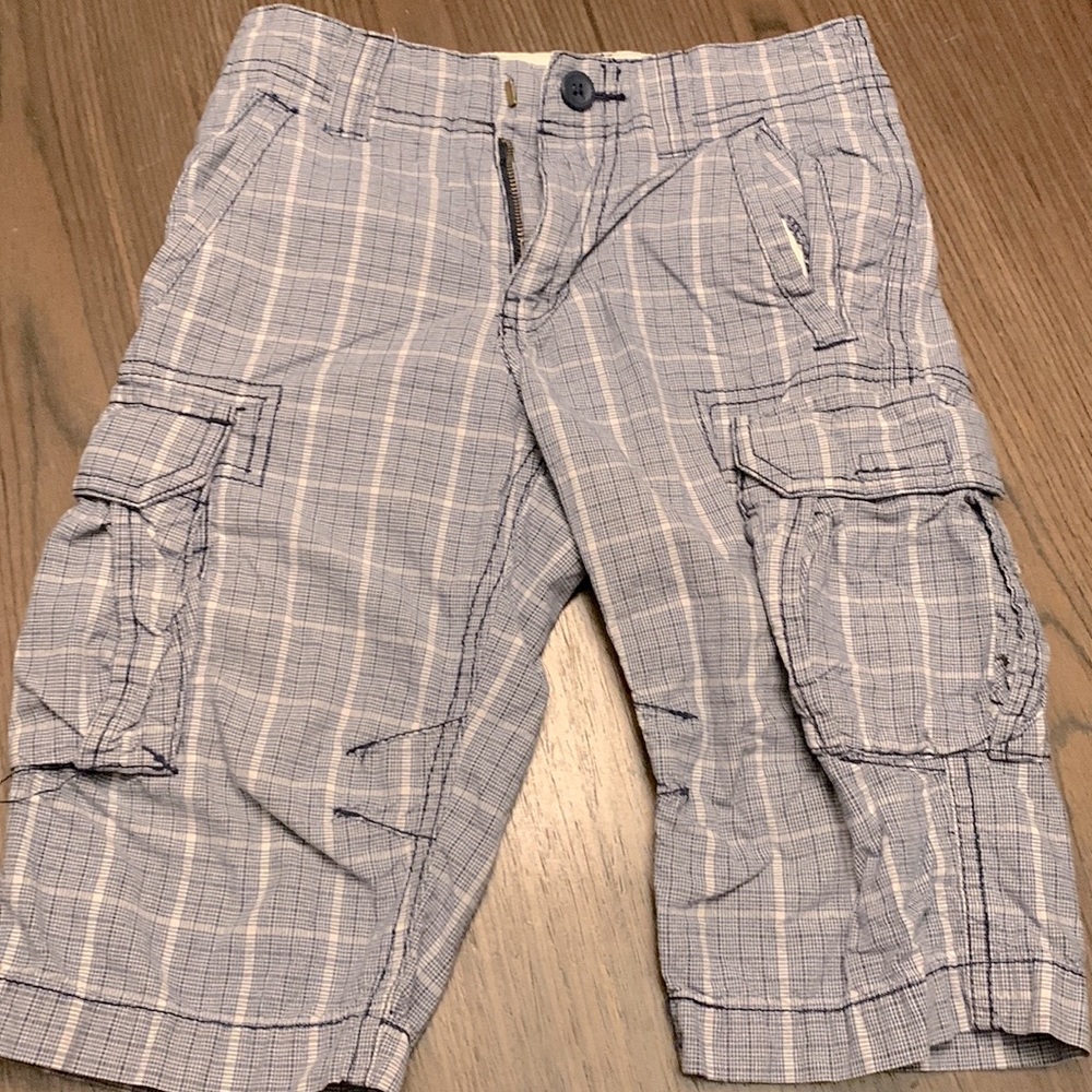 Boys adjustable navy plaid cargo shorts size 6, old navy.